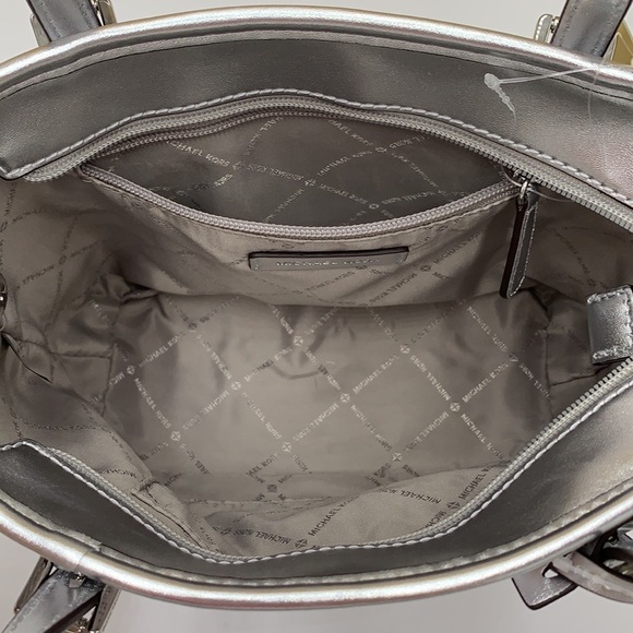 Michael Kors Jet Set Girls Print White Signature XS Carryall Top Zip Tote - Picture 9 of 16